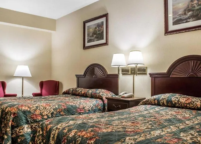 Econo Lodge Inn & Suites North Syracuse Airport
